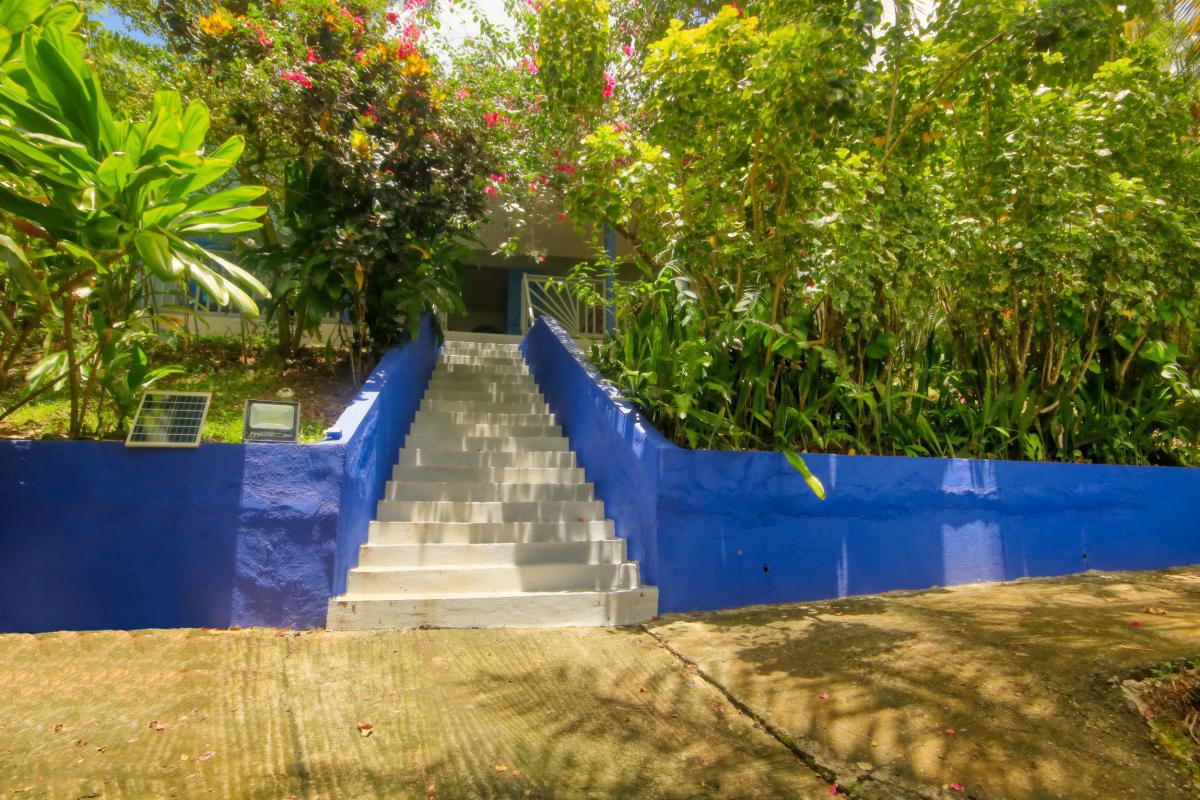Villa piscine privée Trois Ilets Martinique - 18 marche jusqu'à la villa